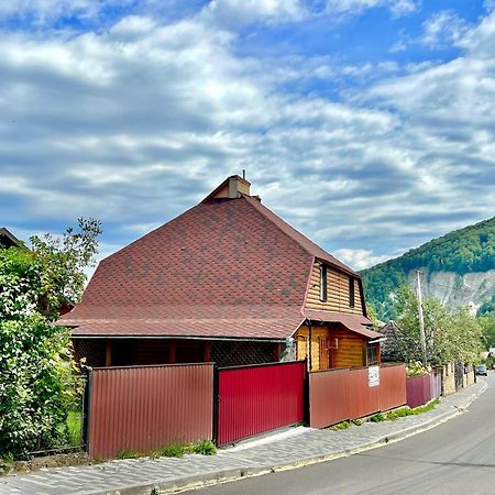 Хатинка Hotel Jaremcse Kültér fotó