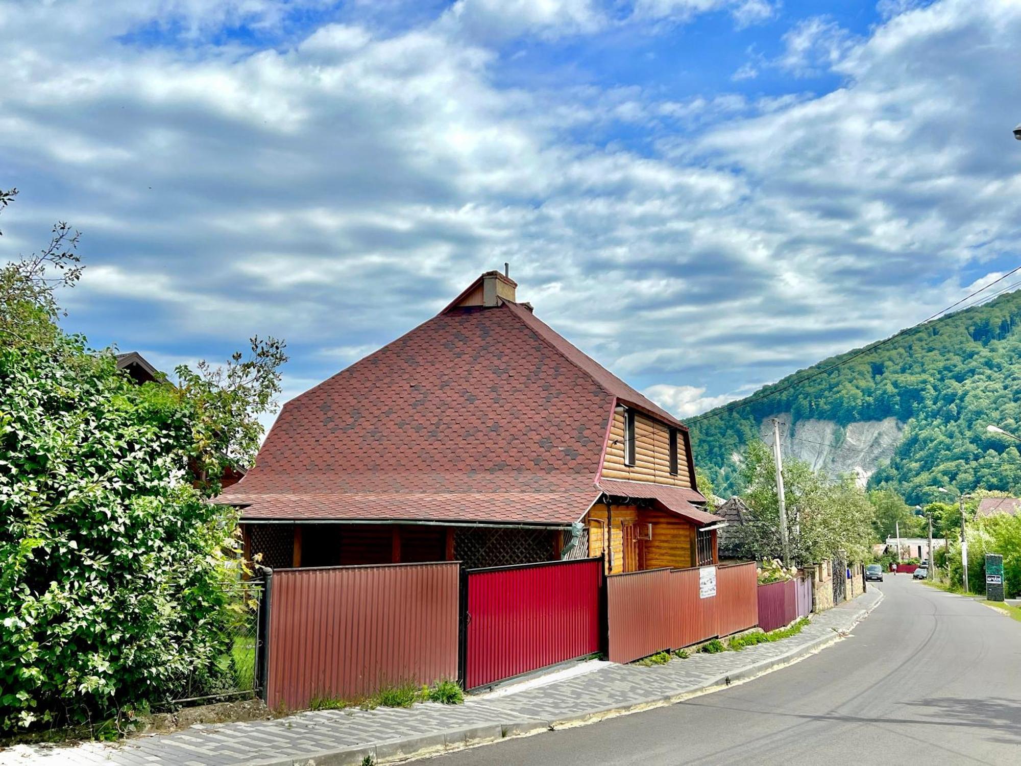 Хатинка Hotel Jaremcse Kültér fotó